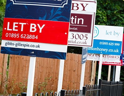 Police confront man who stole To Let sign from property